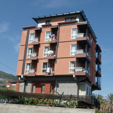 Residence Dei Fiori 보르디게라 외부 사진